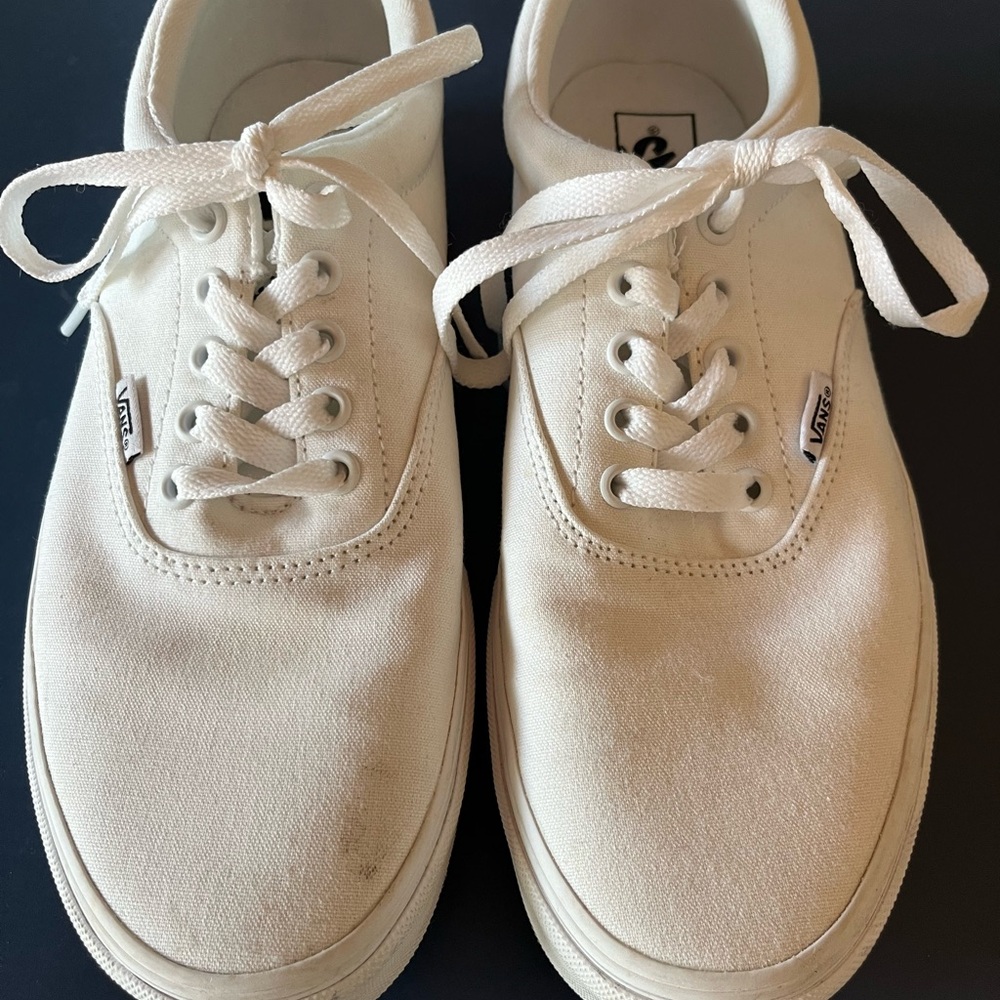 VANS- worn once Era True White Classic shoe